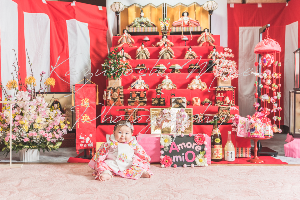 桃の節句に雛人形を飾って大阪の自宅で写真撮影をしました