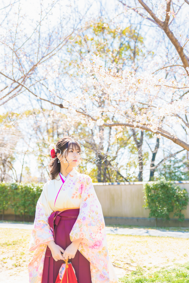 袴姿で桃や桜と卒業記念写真ロケーション出張撮影カメラマン